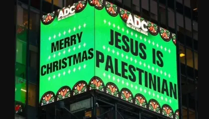 Zemërim në Nju Jork për tabelën ‘Jezusi është palestinez’ në Times Square, komentuesit në rrjetet sociale: Provokuese dhe johistorike