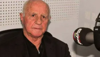 Zëri legjendar i komentimit të ndeshjeve të futbollit/ Shuhet Ismet Bellova