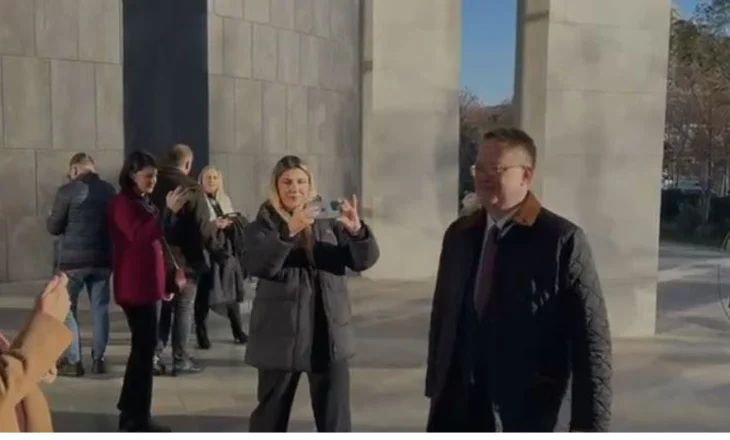 Zgjedhja e kreut të ri të SPAK/ Ambasadori i Mbretërisë së Bashkuar në Tiranë mbërrin në KLP