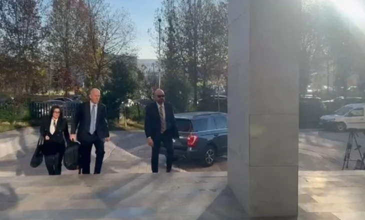 Zgjedhja e kreut të SPAK/ Përfaqësuesit e Ambasadës Amerikane, mbërrijnë në KLP