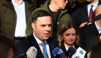 Zgjedhjet e parakohshme, Abdixhiku hedh voton dhe fton qytetarët: Le të fitojë populli i Kosovës!