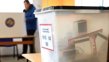 Zgjedhjet/ Në 73% të kutive të votimit të numëruara VV kryeson bindshëm me mbi 50 % të votave. PDK forcë e dytë, LDK e treta