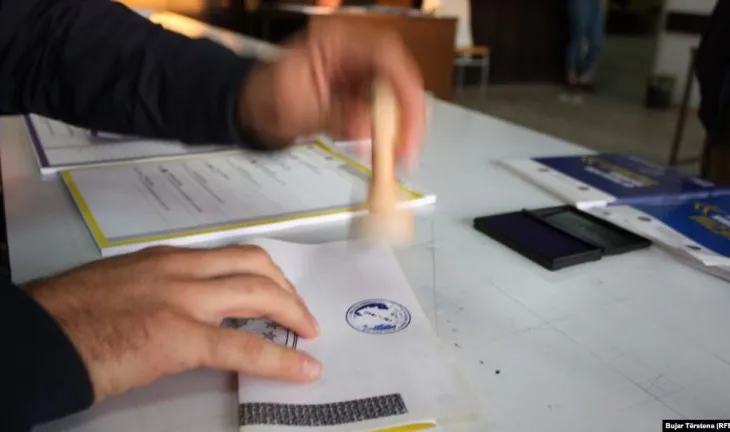 Zgjedhjet në Kosovë, analisti: Pas orës 19:00 do jemi pak të habitur…