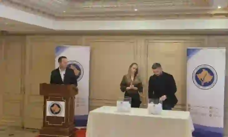 Zgjedhjet në Kosovë/ KQZ hedh shortin, subjektet politike mësojnë renditjen në fletën e votimit