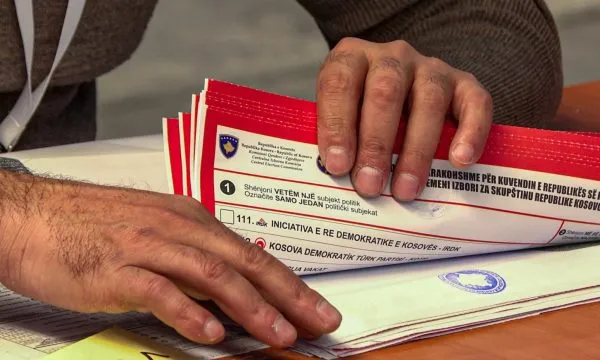 Zgjedhjet në Kosovë: Mbi 99% e votave të numëruara, VV 49,30%, PDK 21,01%, LDK 13,59, AAK 5,68%