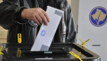Zgjedhjet në Kosovë/ Pjesëmarrja në votime mbi 25 % deri në orën 17:00