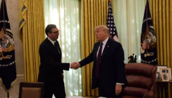 Zhgënjimi për Vuçiçin ka një emër: quhet Trump!