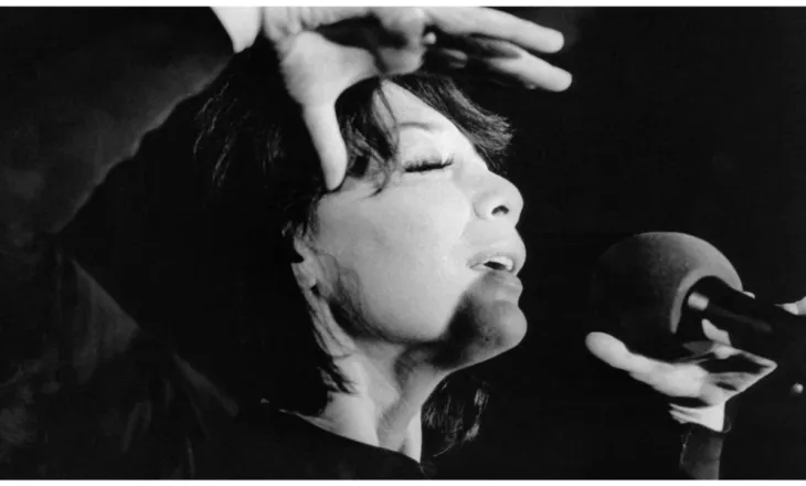 Zhvishëm, por jo sikurse gjithë burrat…/ Këndon Juliette Gréco (teksti në shqip)