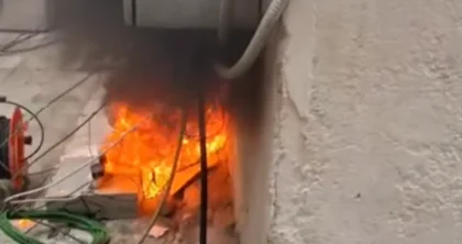 Zjarr brenda dhe jashtë Parlamentit/ Merr flakë fibra e transmetimit të Kuvendit