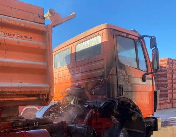 Zjarr në Lezhë/ Merr flakë kamioni i tonazhit të rëndë