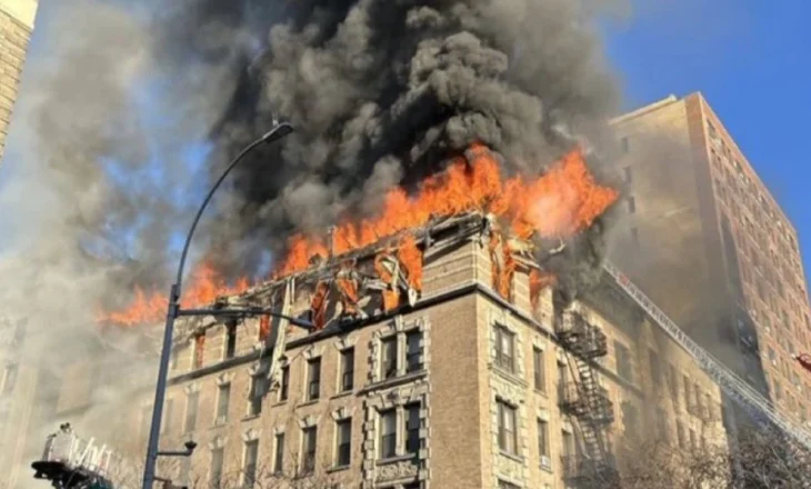 Zjarr në një ndërtesë në Manhattan, evakuohen banorët, 140 zjarrfikës ne terren për të shuar flakët