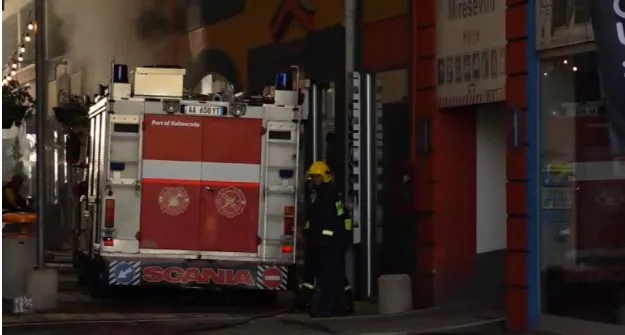 Zjarri shkrumbon magazinën e bimëve medicinale, policia dyshon se shkak u bë….