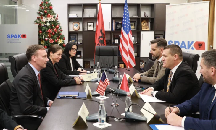 Zv.Drejtori amerikan për Evropën viziton SPAK, vlerëson Dumanin: Vendosi standarde në bashkëpunim me SHBA kundër organizatave kriminale ndërkombëtare