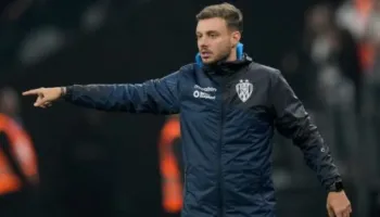 ZYRTARE/ Klubi brazilian emëron pasuesin e Ançelotit, prezantohet trajneri argjentinas