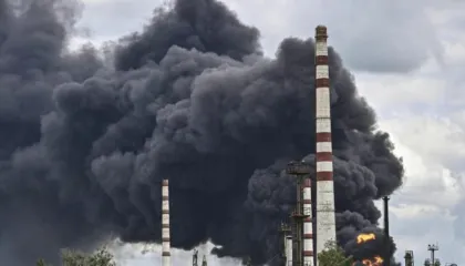 Zyrtarët ushtarakë të Kievit: Ukraina goditi terminalin e naftës në bregdetin rus