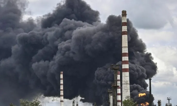 Zyrtarët ushtarakë të Kievit: Ukraina goditi terminalin e naftës në bregdetin rus