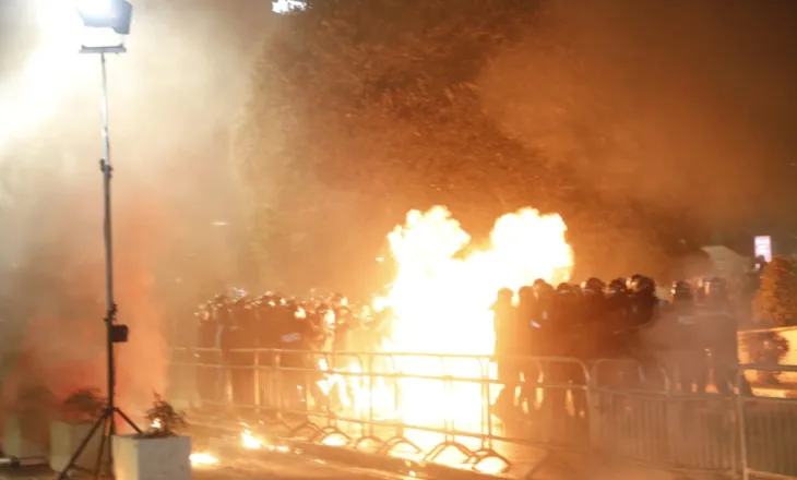 11 policë të lënduar në protestën e opozitës, marrin mjekim në spital