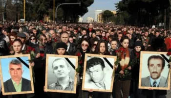 15 vite nga 21 Janari, 4 protestues u vranë para Kryeministrisë