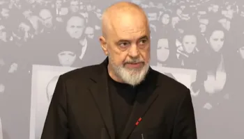 15 vite nga “21 Janari”/ “Protestuesit nuk kishin asnjë armë me vete”, Rama: Po kalonim urën bashkë më Pandeli Majkon kur kaloi një autoblindë dhe…