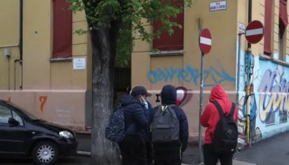 18-vjeçari goditet me thikë në orën e mësimit, mjekët: Në gjendje të rëndë, i është dëmtuar shpretka