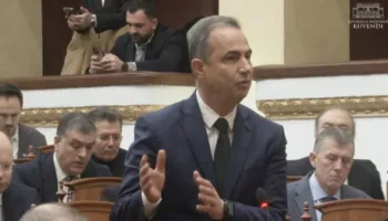 “19 projektligje në një ditë, shtoni seancat”, Boçi: Kuvendi po çmendet