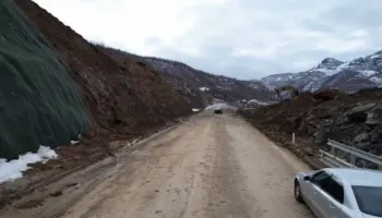 2 javë e mbyllur dhe 260 mln euro të shkuara dëm/ Rruga Qukës–Qafë Plloçë e Ballukut sërish nën baltë