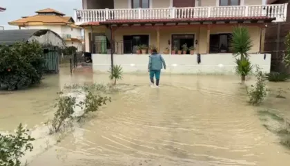 20 banesa të përmbytura në Novoselë, flet qytetari: Kam pastruar ujin me fshesë gjatë natës, gruan e kam të paralizuar