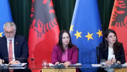 “2026 gur kilometrik”, 3 ministra të qeverisë prezantojnë paketën me 12 nisma ligjore për integrimin në BE
