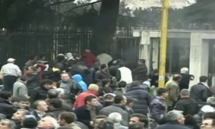 “21 janari”, 15-vjetori i krimit shtetëror/ Të mërkurën, ceremoni përkujtimore për 4 protestuesit e vrarë