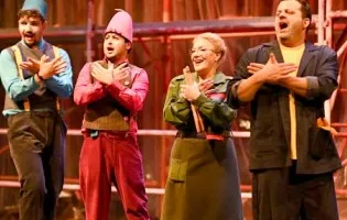 “24 orë nga jeta e një votuesi”, në skenën teatrore të Korçës