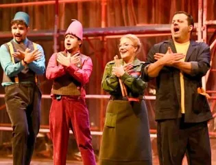 “24 orë nga jeta e një votuesi”, në skenën teatrore të Korçës