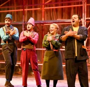 “24 orë nga jeta e një votuesi”, në skenën teatrore të Korçës