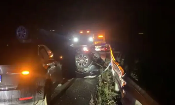 24-vjeçari humb kontrollin e makinës dhe përplaset me 4 automjete të tjera