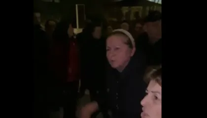 3 ditë afat për tu larguar nga tregu industrial, tregtarët e Vlorës protestë para Bashkisë: Lër bukën e fëmijëve dhe largohu