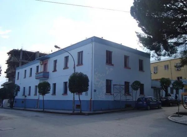 31-vjeçari i jep fund jetës, gjendet në shkallët e banesës