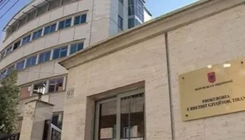 35 mijë dollarë për të kaluar ilegalisht drejt SHBA-ve me dokumente false, Prokuroria e Tiranës dërgon në gjyq 6 persona