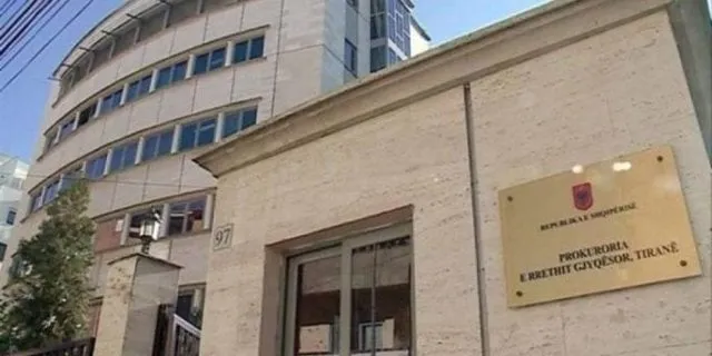 35 mijë dollarë për të kaluar ilegalisht drejt SHBA-ve me dokumente false, Prokuroria e Tiranës dërgon në gjyq 6 persona