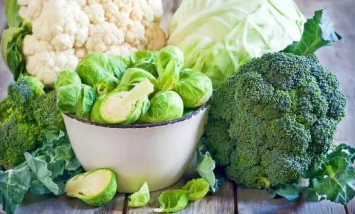 5 përfitime kur shtoni jeshillëqet në dietën tuaj ushqimore