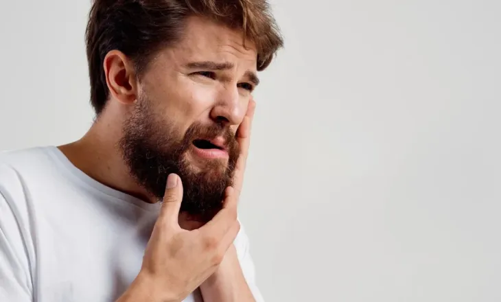 7 arsye pse dhembin kockat e fytyrës: Shkaku shpesh nuk është aty ku mendoni