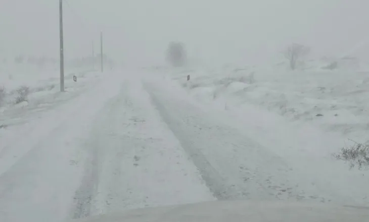 700 mijë euro për mirëmbajtje, rruga Boboshticë–Dardhë e bllokuar nga bora!