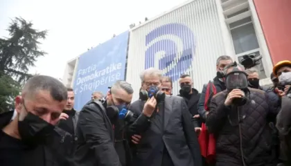 8 janari, 4 vite nga protesta e dhunshme në selinë e PD kur demokratët u rrahën me njëri-tjetrin, si Sali Berisha…