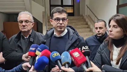 800 banesa me ujë në Durrës, Vengu: 180 persona janë akomoduar në Kovaleshencë