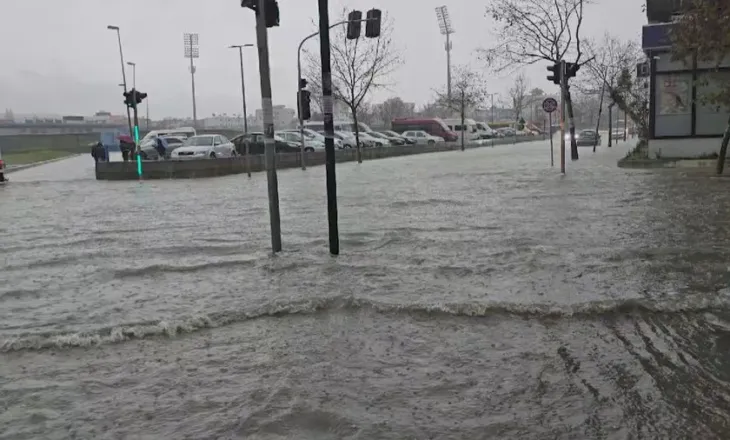 842 banorë të evakuuar në Durrës, 2500 hektarë tokë bujqësore nën ujë