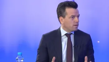 A do bëjë paqe me Lapajn? Ja si përgjigjet Agron Shehaj