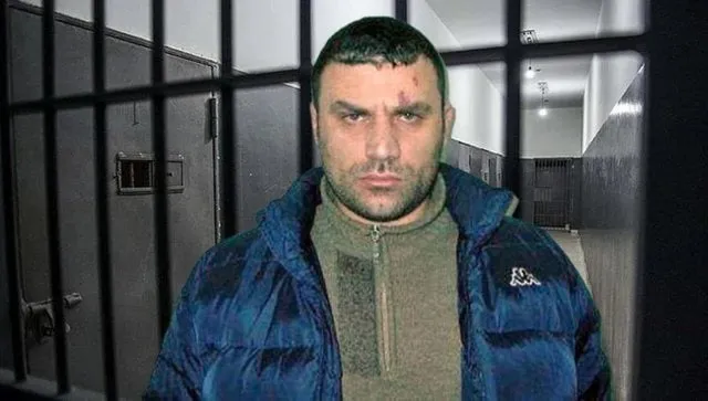 A do të flasë për vrasjen e mikut të tij në atentatin në Rinas? Prokuroria ‘troket’ te qelia e Emiljano Shullazit