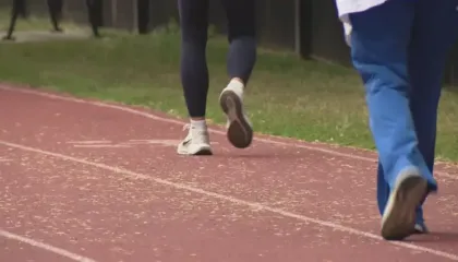 A duhen vërtet 10,000 hapa për të qëndruar i shëndetshëm?