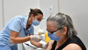 A duhet të dëshpërohen ata që morrën vaksinën anti-Covid pak vite më parë?