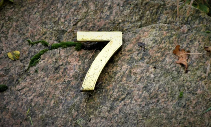 A e dini kuptimin e numrit 7, çfarë simbolizon?