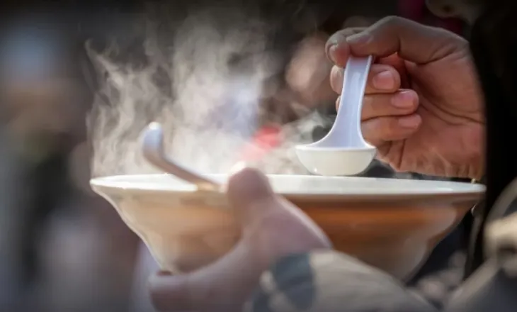 A ndihmon vërtet supa e pulës me ftohjen?