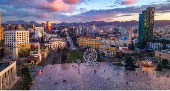 A ndikojnë zhvillimet në Venezuelë në ekonominë shqiptare? Ja çfarë thonë ekspertët